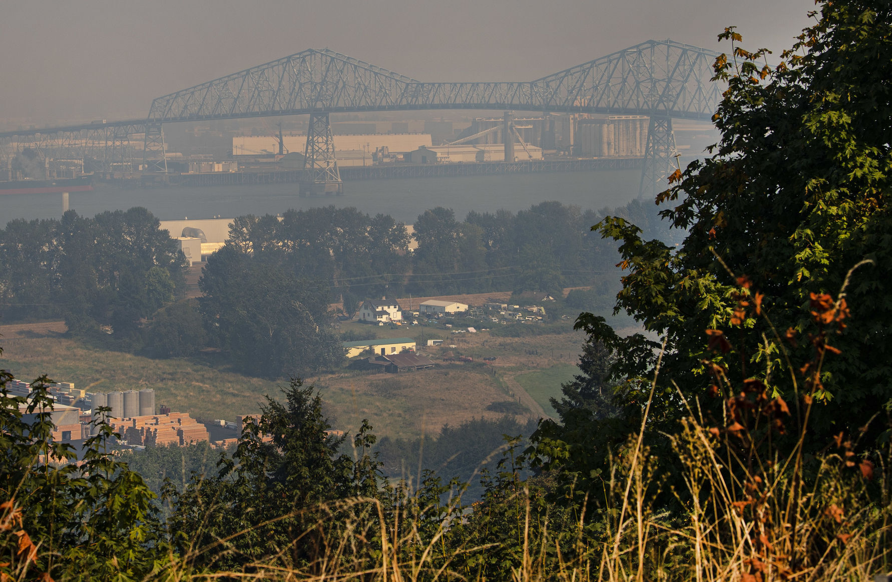 Smoke looms over Lewis & Clark bridge